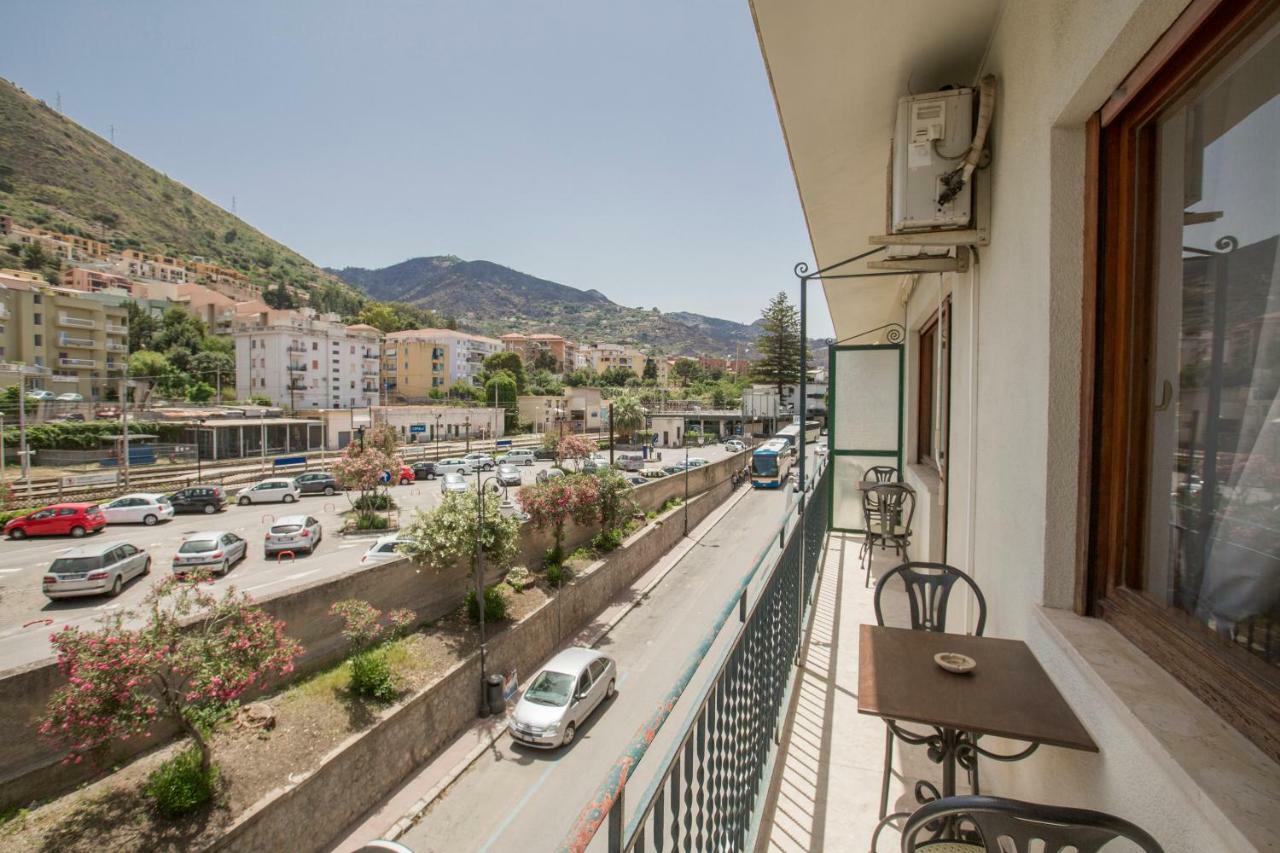 Mia Guesthouse 체팔루 외부 사진